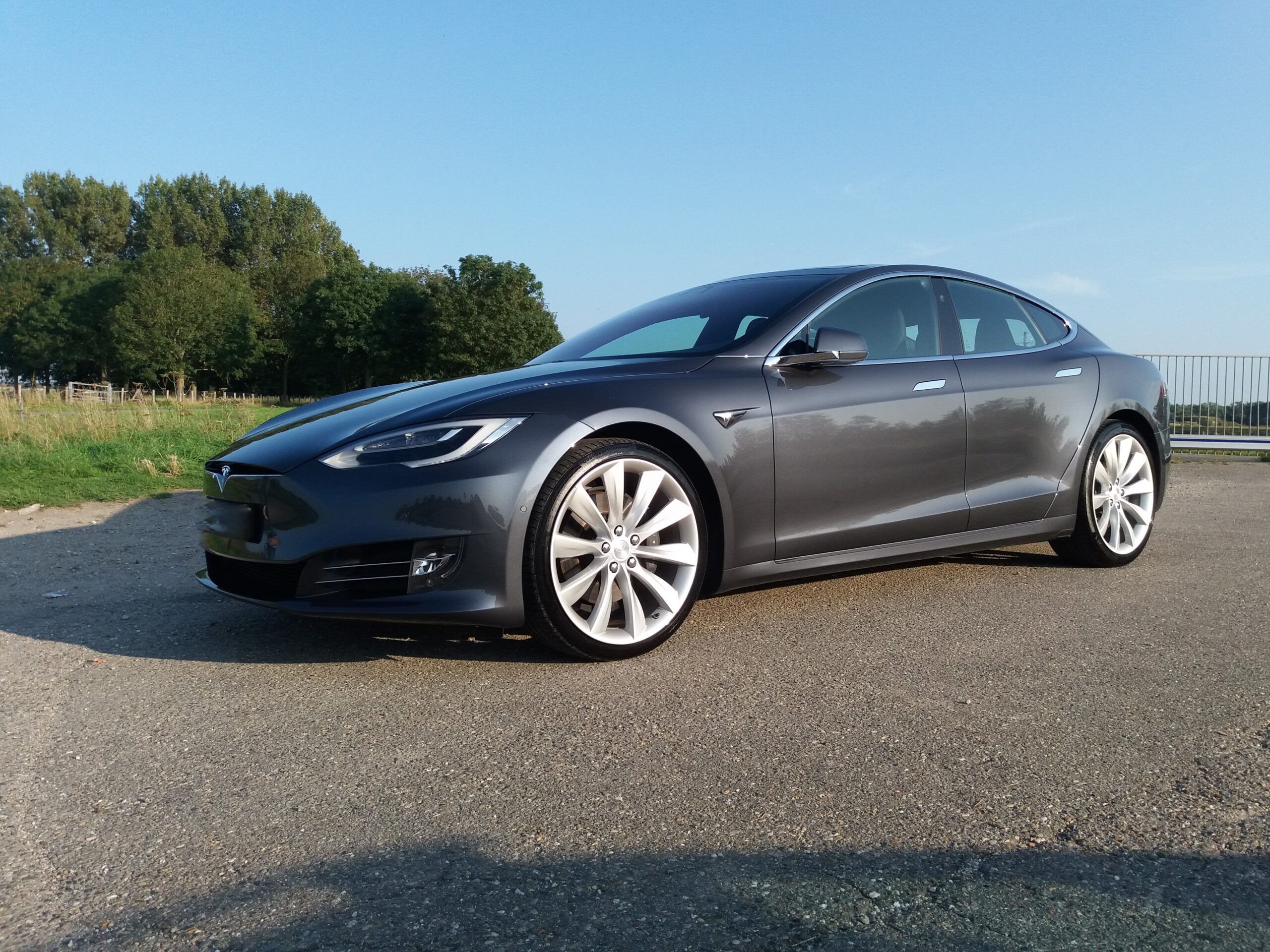 Tesla S90D