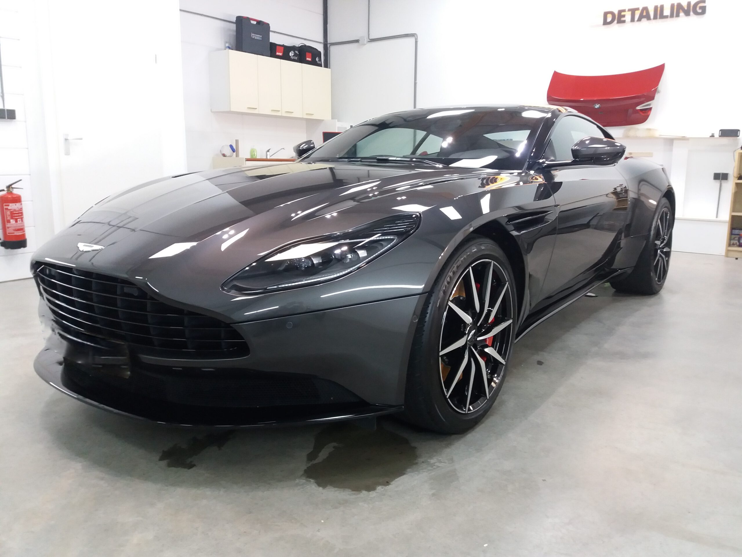 Aston Martin DB11